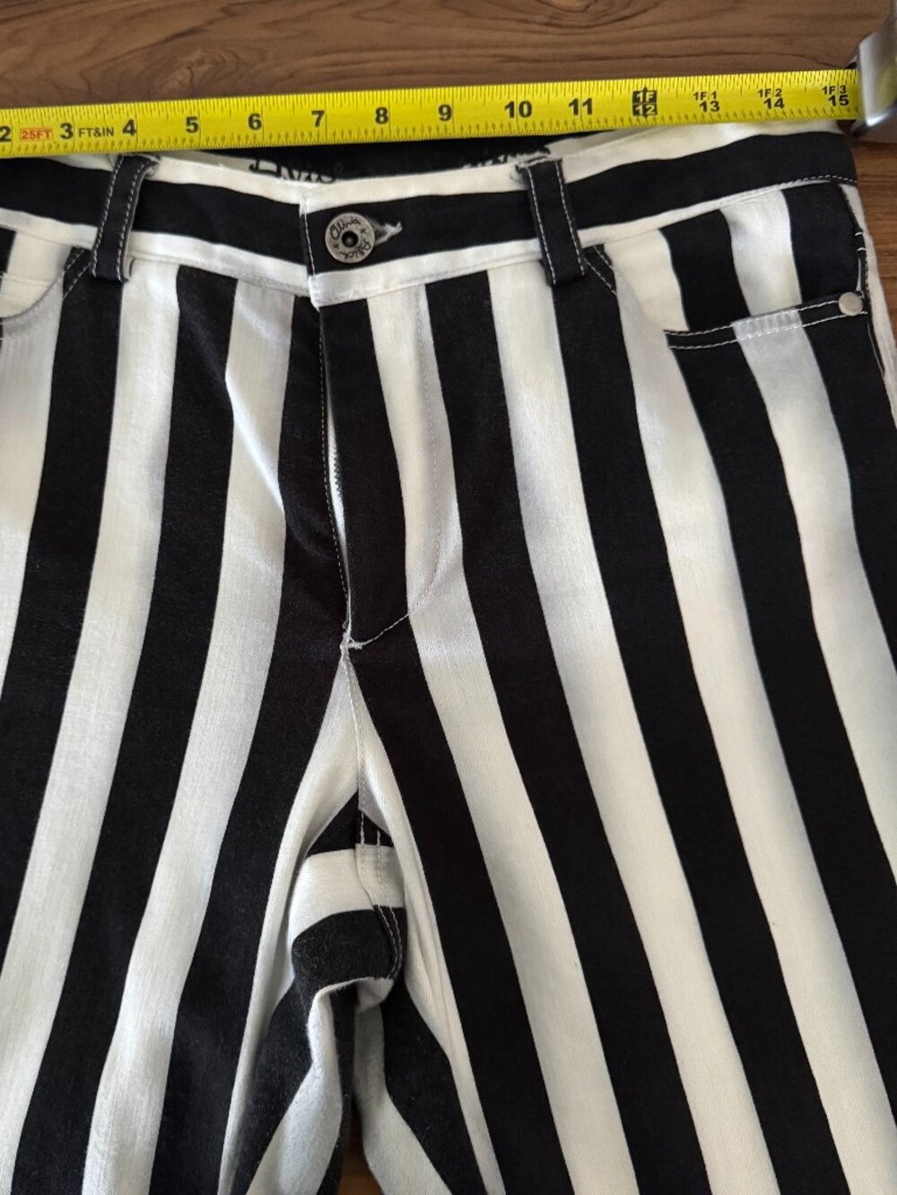 Alice + Olivia Black and White Stripe Flared Pants Size 8 - Picture 5 of 8